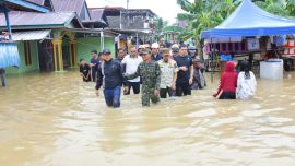 Keluarga Dua Korban Tewas Diterjang Banjir di Bone, Dapat Santunan dari Bupati