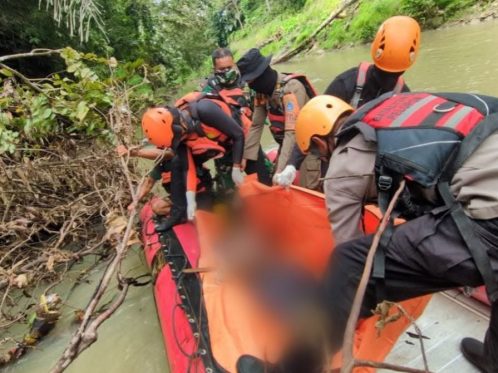 Lansia Hilang di Bone Ditemukan Tewas Tersangkut Pohon, Tim SAR Gabungan Evakuasi Korban