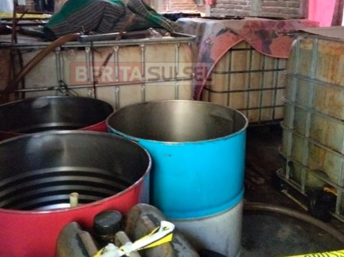 Usai Diberitakan, Kasat Reskrim Polres Bulukumba Turun Langsung Segel Gudang Penimbunan Solar di Bijawang